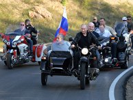 Президент РФ В. Путин посетил байк-шоу мотоклуба "Ночные волки" в Крыму Президент РФ В. Путин посетил байк-шоу мотоклуба "Ночные волки" в Крыму