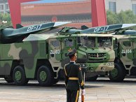 Баллистические ракеты средней дальности DF-17 на военном параде Баллистические ракеты средней дальности DF-17 на военном параде