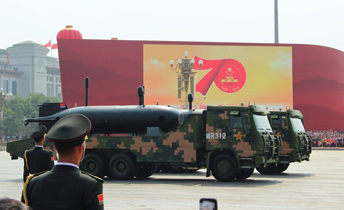 Беспилотный подводный аппарат "Эйч-эсэ-ю-001" на военном параде