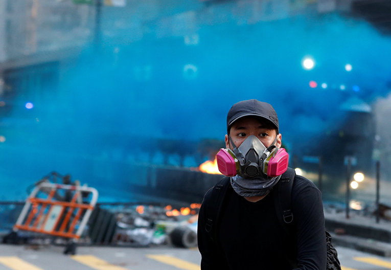 Участник антиправительственных протестов в Гонконге