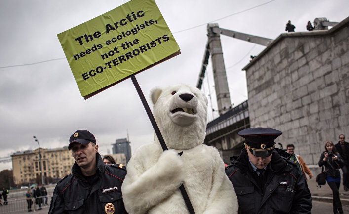 Акция в поддержку арестованных в Мурманске активистов Greenpeace