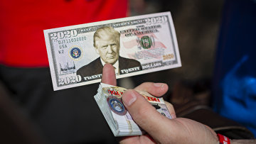 Сувенирная купюра с изображением президента США Дональда Трампа