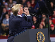 Президент США Дональд Трамп во время выступления в Батл-Крике, штат Мичиган Президент США Дональд Трамп во время выступления в Батл-Крике, штат Мичиган
