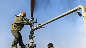 Нефтяники ставят заглушку на нефтяной фонтан