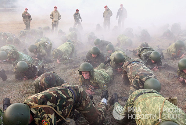 Сдача экзамена на «краповый берет» служащими белорусского спецназа