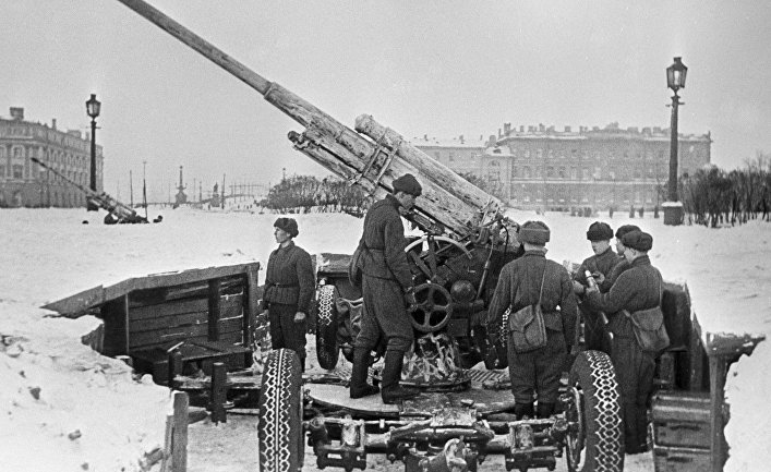 Советские зенитчики в Ленинграде