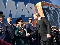 Президент РФ В.Путин и премьер-министр РФ Д.Медведев на военном параде в честь 73-й годовщины Победы в ВОВ Президент РФ В.Путин и премьер-министр РФ Д.Медведев на военном параде в честь 73-й годовщины Победы в ВОВ