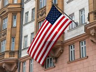 Флаг США на здании посольства на Новинском бульваре в Москве Флаг США на здании посольства на Новинском бульваре в Москве