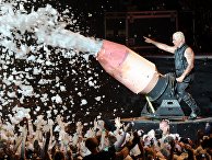 Тилль Линдеманн на концерте Rammstein Тилль Линдеманн на концерте Rammstein
