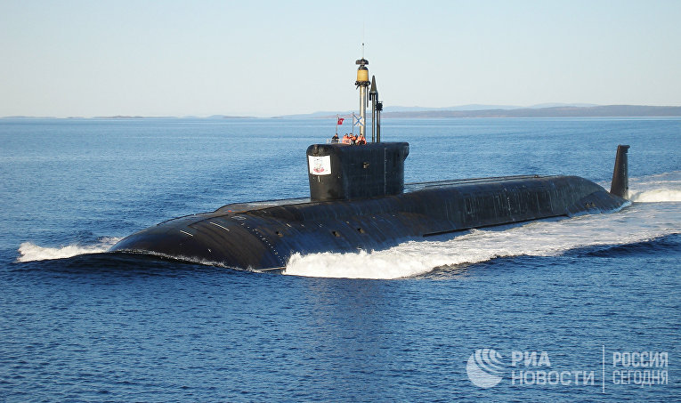 Атомная подводная лодка "Юрий Долгорукий" во время ходовых испытаний