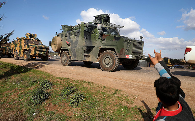 Турецкий военный конвой около города Батабу в Сирии