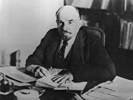 Владимир Ильич Ленин в своем кабинете в Кремле. 16 октября 1918 Владимир Ильич Ленин в своем кабинете в Кремле. 16 октября 1918