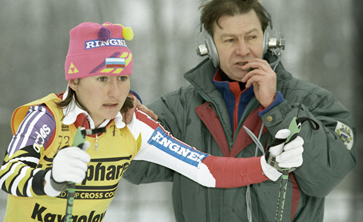 Российская лыжница Елена Вяльбе во время старта на «Кубке мира», 1994 год