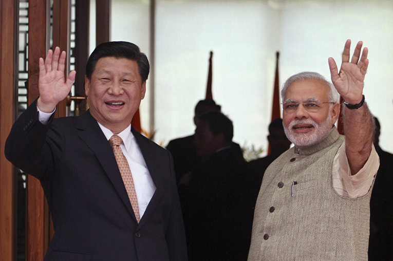Председатель КНР Си Цзиньпин и премьер-министр Индии Нарендра Моди