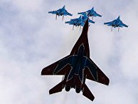 Истребители МиГ-29 и Су-30СМ пилотажных групп "Русские витязи" и "Стрижи"