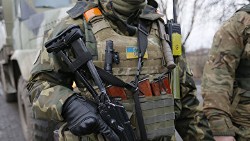 Солдаты украинской правительственной армии в районе возле деревни Дебальцево, Донецкая область