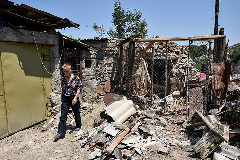 Частный дом, пострадавший от бомбежек в селе Айгепар Тавушской области
