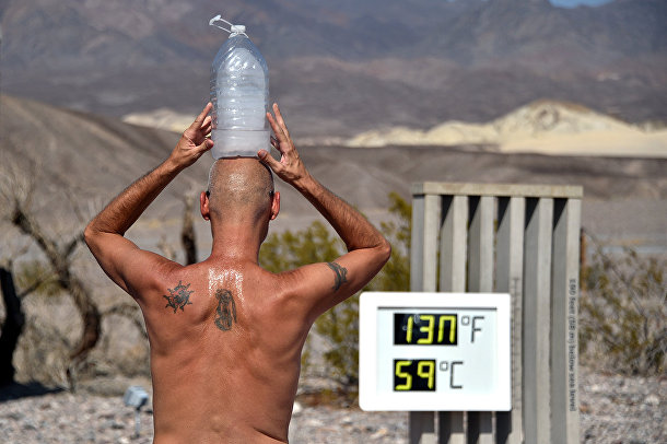 Термометр в Долине Смерти показывает температуру 130 градусов по Фаренгейту