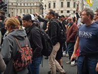 В Лондоне антимасочники оскорбляют сторонников мер безопасности В Лондоне антимасочники оскорбляют сторонников мер безопасности