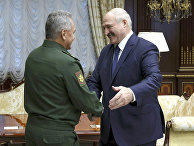 Президент Белоруссии Александр Лукашенко и министр обороны России Сергей Шойгу Президент Белоруссии Александр Лукашенко и министр обороны России Сергей Шойгу