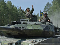 Танкисты на танке Stridsvagn 122, Швеция Танкисты на танке Stridsvagn 122, Швеция