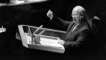 Лидер СССР Никита Хрущев выступает в ООН