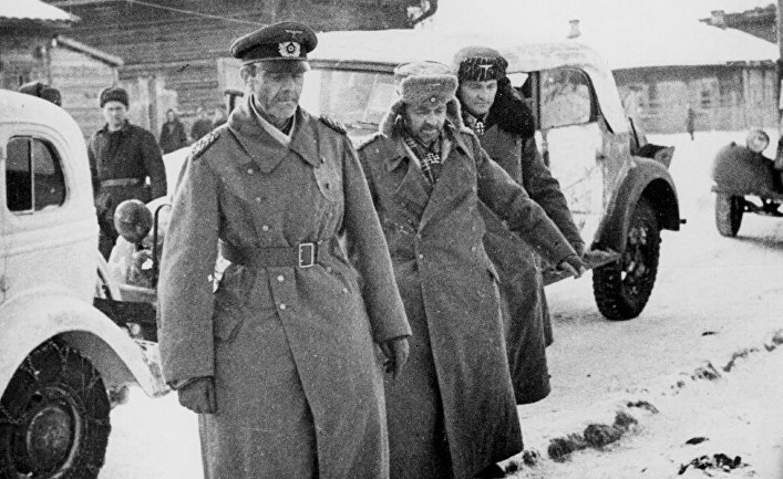 Немецкий генерал-фельдмаршал Фридрих Паулюс и члены его штаба