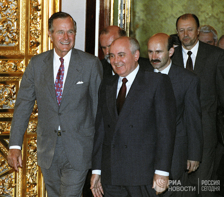Горбачев и Буш перед началом советско-американских переговоров