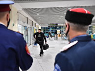Казаки-дружинники в аэропорту Домодедово Казаки-дружинники в аэропорту Домодедово
