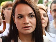 Светлана Тихановская возле избирательного участка в Минске Светлана Тихановская возле избирательного участка в Минске