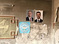 Портреты Владимира Путина и президента Сирии Башара Асада на крайнем КПП армии САР в лагере для Беженцев Вафидин в восточном пригороде Дамаска