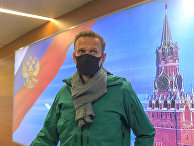 Российский оппозиционер Алексей Навальный общается с журналистами в московский аэропорт Шереметьево Российский оппозиционер Алексей Навальный общается с журналистами в московский аэропорт Шереметьево
