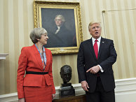 Премьер-министр Великобритании Тереза Мэй и президент США Дональд Трамп у бюста Уинстона Черчилля в Овальном кабинете Белого дома Премьер-министр Великобритании Тереза Мэй и президент США Дональд Трамп у бюста Уинстона Черчилля в Овальном кабинете Белого дома