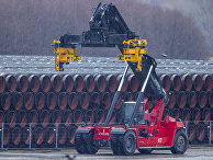 6 января 2021. Трубы для «Северного потока — 2» в порту Мукран на острове Рюген, Германия 6 января 2021. Трубы для «Северного потока — 2» в порту Мукран на острове Рюген, Германия