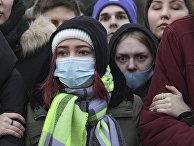 Участники несанкционированной акции сторонников Алексея Навального в Санкт-Петербурге Участники несанкционированной акции сторонников Алексея Навального в Санкт-Петербурге