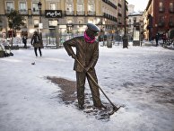 Устранение последствий снежной бури в Мадриде