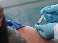 Мужчина прививается от коронавируса вакциной "Спутник-V" Мужчина прививается от коронавируса вакциной "Спутник-V"