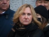 Вдова Юрия Лужкова Елена Батурина во время церемонии открытия мемориальной доски бывшему мэру Москвы Вдова Юрия Лужкова Елена Батурина во время церемонии открытия мемориальной доски бывшему мэру Москвы