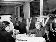В женском бараке исправительно-трудового лагеря. Воркута, 1935 год