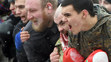 249325018 китаец разговаривает по телефону