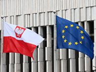 Флаги у здания посольства Польши в Москве Флаги у здания посольства Польши в Москве