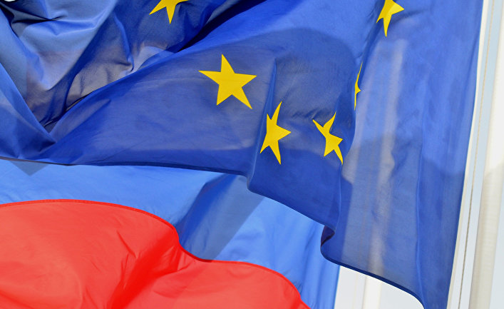 Флаги России и ЕС на набережной Ниццы