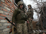 Украинские военные на линии разграничения между ДНР и Украиной Украинские военные на линии разграничения между ДНР и Украиной