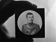 Портрет цесаревича Николая из книги "Путешествие на Восток Его Императорского Высочества Наследника Цесаревича" Портрет цесаревича Николая из книги "Путешествие на Восток Его Императорского Высочества Наследника Цесаревича"