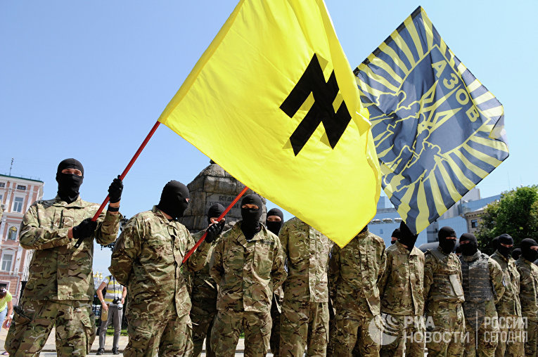 Бойцы батальона “Азов” приняли присягу в Киеве перед отправкой на Донбасс