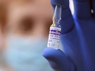 Ампула c российской вакциной против коронавирусной инфекции "КовиВак"