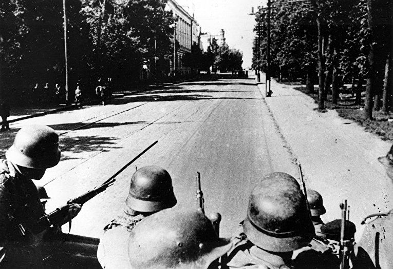 Немецкие солдаты в Киеве во время нацистской оккупации. 21 сентября 1941 года