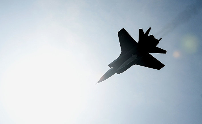 Многоцелевой истребитель МиГ-31 с гиперзвуковой ракетой "Кинжал"