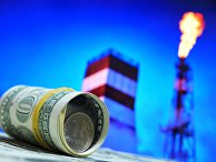 Денежные купюры США и монета номиналом один рубль Денежные купюры США и монета номиналом один рубль