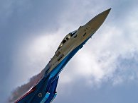 Истребитель Су-35С выполняет демонстрационный полет